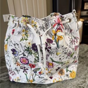 Women White Floral Vegan Leather Shoulder/Crossbody Bucket Purse